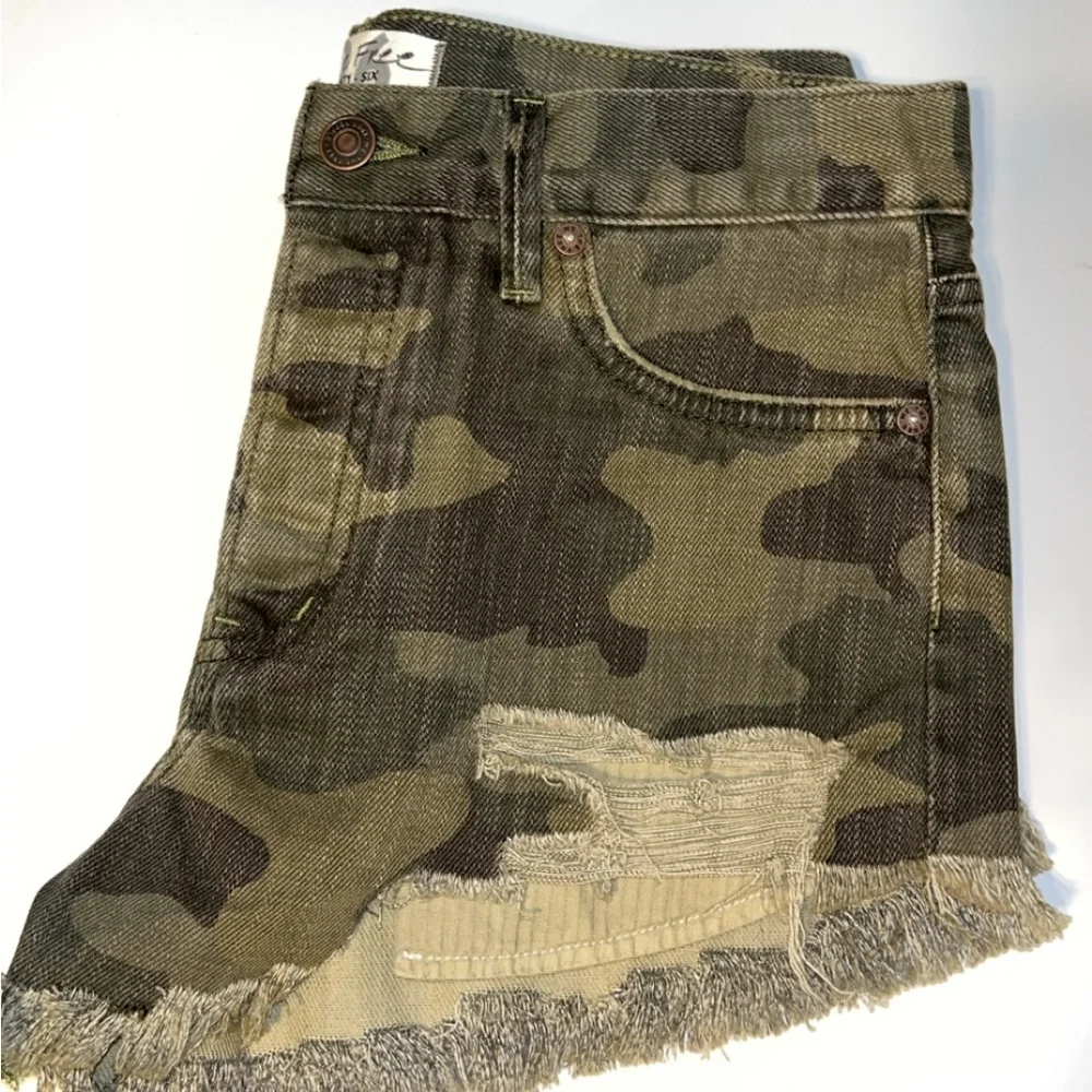 Camo Green we the free shorts - Picture 4 of 4